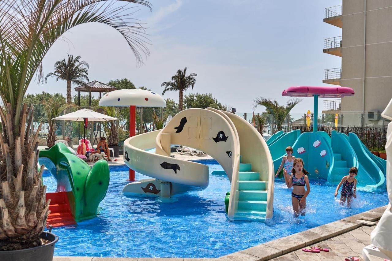 Coral Aparthotel Pool & Spa Mamaia Nord Năvodari Exterior foto
